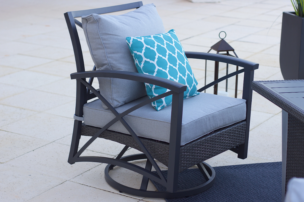Outdoor Patio Swivel Chair with Cushions in Gray –